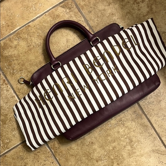 Henri Bendel influencer laptop bag. Iconic - Picture 9 of 13